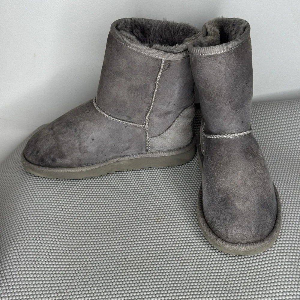 UGG Classic Boots Suede w/Sheepskin Lining‎ Gray 5251 Kids Size 3 (US) Boys/Girl